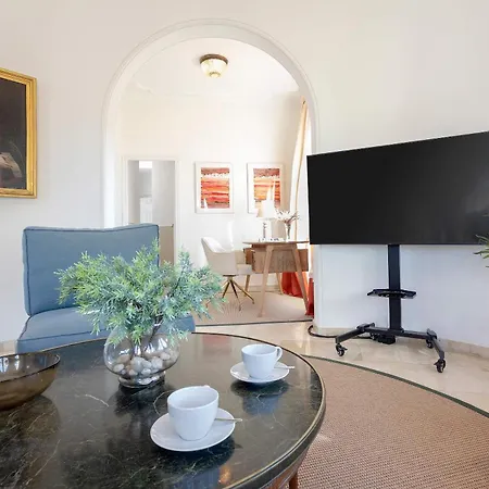 Genteel Virgen De Reyes * Sewilla